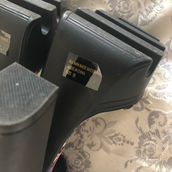 *** SOLD **Wild Diva Lounge Floral Print Platform - Picture 8 of 16